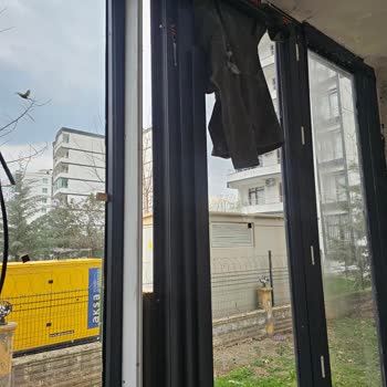 Tamamlanmayan PVC Balkon Kaplaması Ve Çift Cam Eksikliği
