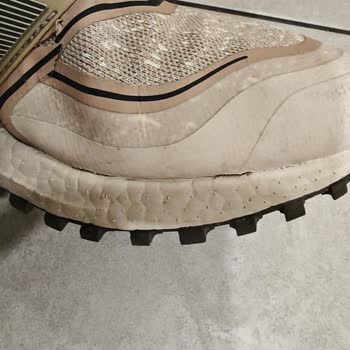 Aynı Açılma Sorunu Tekrarlayan Ultra Boost Ayakkabısı