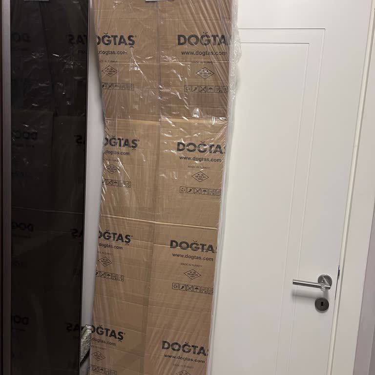 Doğtaş İzmir Kısıkköy Şubesinde Kırık Dolap Kapak Değişimi Gecikiyor