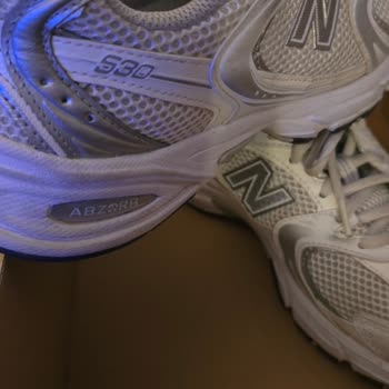 New Balance 530 Ayakkabısının Dikiş Yırtılması Nedeniyle Değişim Talebi