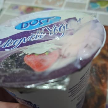 Patlak Yoğurtta Bantlı Ambalaj Ve Zehirlenme Riski