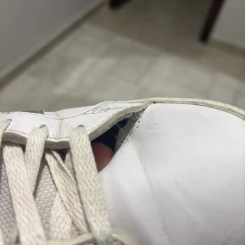 Adidas Bayan Spor Ayakkabısındaki Hızlı Yırtılma Ve Mağazanın Olumsuz İnceleme Sonucu