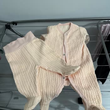 Kitikate Yeni Doğan Setinde Pembe Tulum Ve Taytın Renk Bozulması Ve Mağazadan Destek Almama