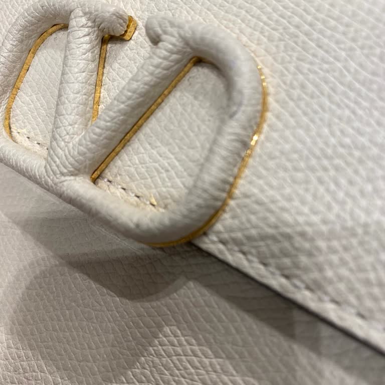 Yeni Deri Çantada Erken Soyulma Ve Mağaza İlgisizliği