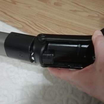 Philips 8000 Dikey Süpürgede Boru Birleşim Yerinin Sürekli Kırılması Ve Ücretsiz Onarım Talebi