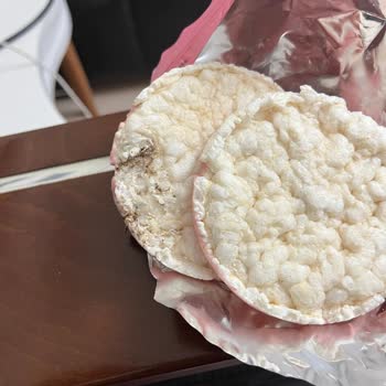 Eti Gong Çilekli Yoğurtlu Üründe Küf Benzeri Siyah Görüntü Ve Sağlık Riski