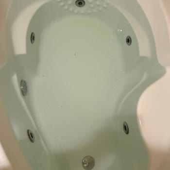 Kurum Çalışanlarının İlgisizliği Ve Jacuzzi Temizliği Sorunu