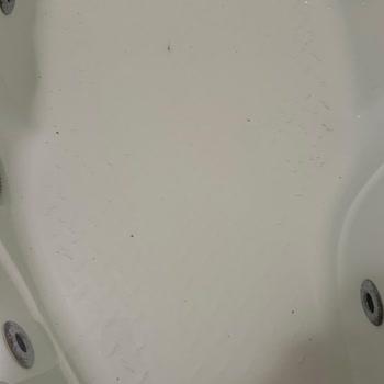 Kurum Çalışanlarının İlgisizliği Ve Jacuzzi Temizliği Sorunu