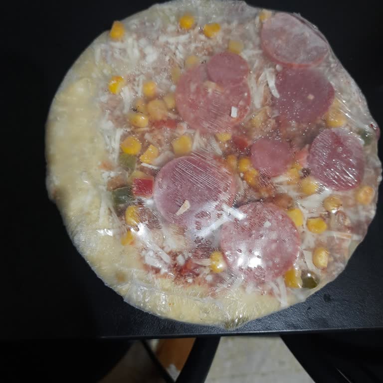 A101 Superfresh Pizza’da Yarım Kenarda Malzeme Eksikliği