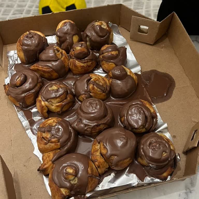 Domino's Tugayyolu Şubesinde Cinnamon Roll Çikolata Miktarı Düşük