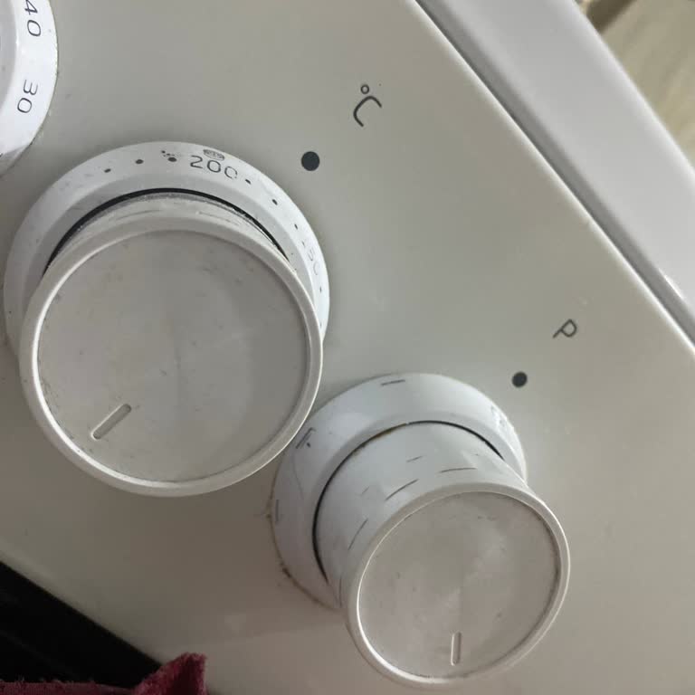 Beko Fırının Sıcaklık Düğmelerindeki Yazıların Silinmesi Ve Ücretsiz Parça Değişimi Talebi