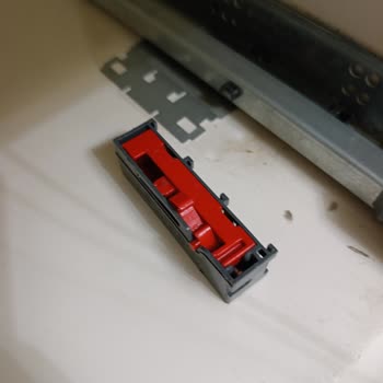 Kırılan Germe Mekanizmaları Nedeniyle Komodin Çekme Ve Kapak Sorunu: Ücretsiz Değişim Ve Kalıcı Çözüm Talebi