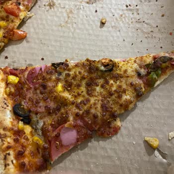 Domino’s Menemen Şubesinde Bol Malzemos XL Pizzada Malzeme Yetersizliği