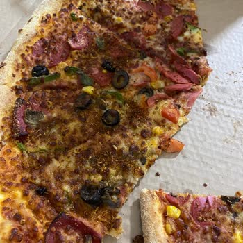 Domino’s Menemen Şubesinde Bol Malzemos XL Pizzada Malzeme Yetersizliği