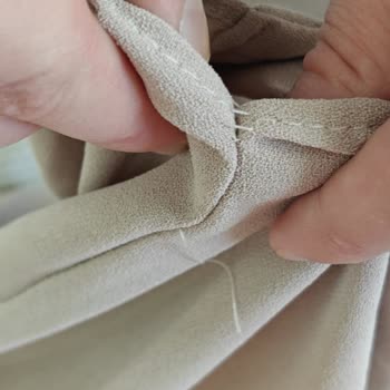 Krep Kumaş Elbisede Sökük, Tiftik Ve Boya Lekesi: İade Ve Tam Ücret Talebi