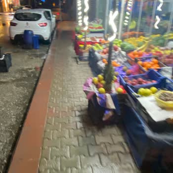 Yaya Güvenliğini Tehdit Eden Kaldırım Ve Yol İşgali İçin Zabıta Müdahalesi Talebi