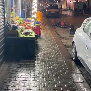 Yaya Güvenliğini Tehdit Eden Kaldırım Ve Yol İşgali İçin Zabıta Müdahalesi Talebi