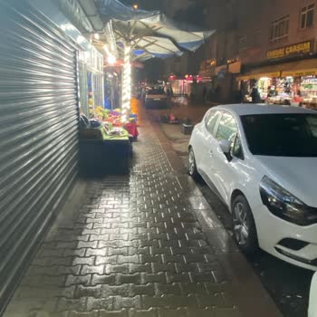 Yaya Güvenliğini Tehdit Eden Kaldırım Ve Yol İşgali İçin Zabıta Müdahalesi Talebi