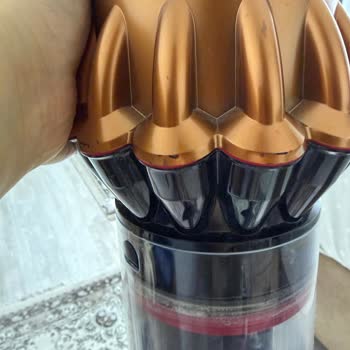 Dyson V16 Piston Animal Süpürgede Boya Soyulması Garanti Dışı Ve Ücretli Onarım Talebi