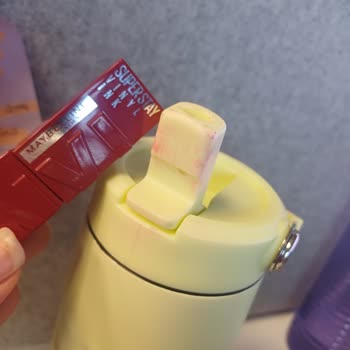 Maybelline Vinyl Ink Lipstick Not Long-Lasting and Transfers Easily