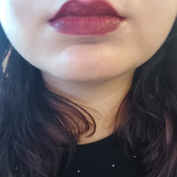 Maybelline Vinyl Ink Lipstick Not Long-Lasting and Transfers Easily