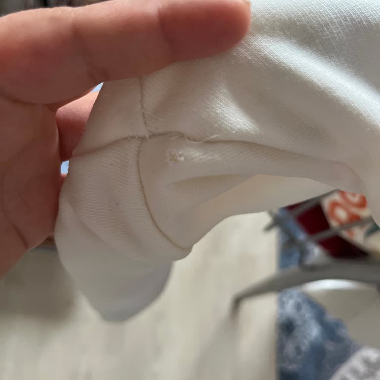 Personel Dikkatsizliği Nedeniyle Alarmlı Sweatshirtte Hasar Oluştu