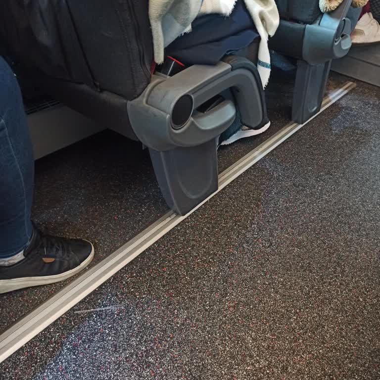 Koltuk Altındaki Ayak Koyma Yerinin Eksikliği Konforu Bozuluyor