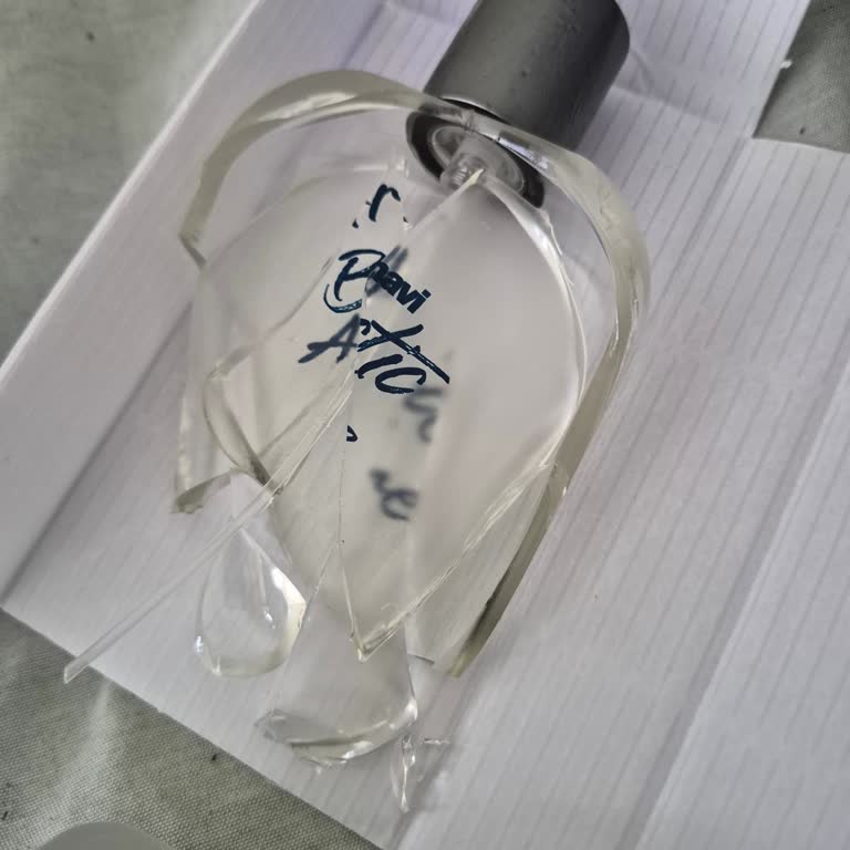 Mavi Mağazasından Aldığım Parfümlerde Kırık Şişe Ve Açılmayan Kapak Sorunu