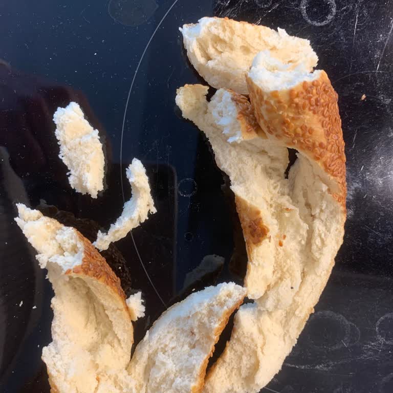 Kameroğlu Şubesinde Pişmemiş Simit Ve Umursamaz Yaklaşım