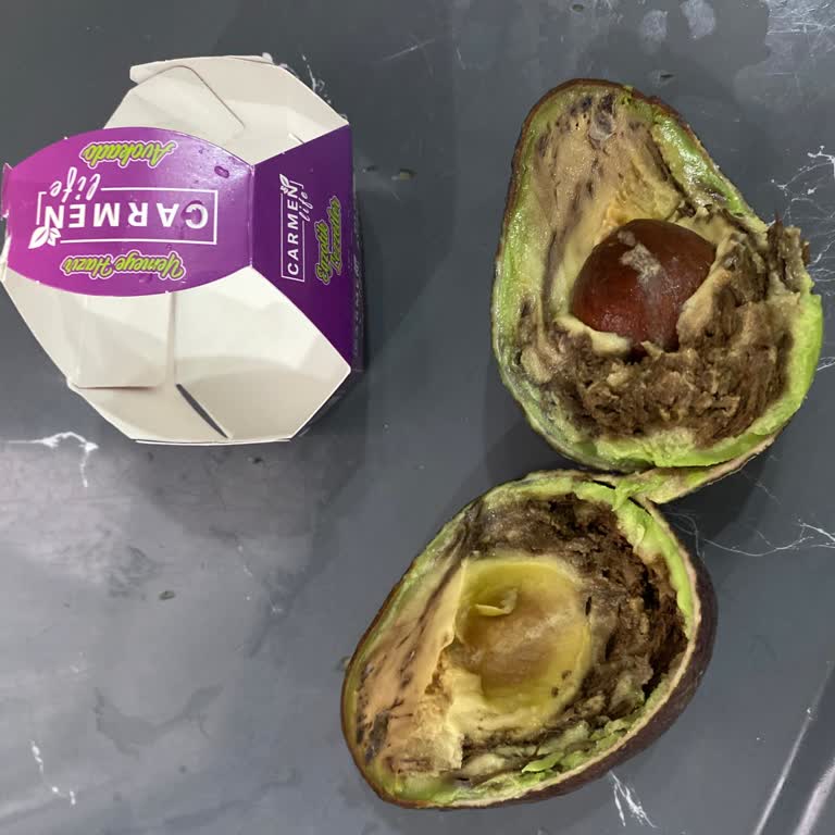 File Market Atakum Şubesinde Çürük Avokado Satışı Güven Kırıcı