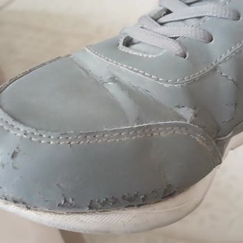 Kinetix Spor Ayakkabısında Üretim Hatası: Değişim Talebi