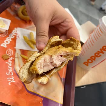 Eryaman Popeyes Şubesinde Çiğ Tavuk Ve Çürük Menü Şikayeti