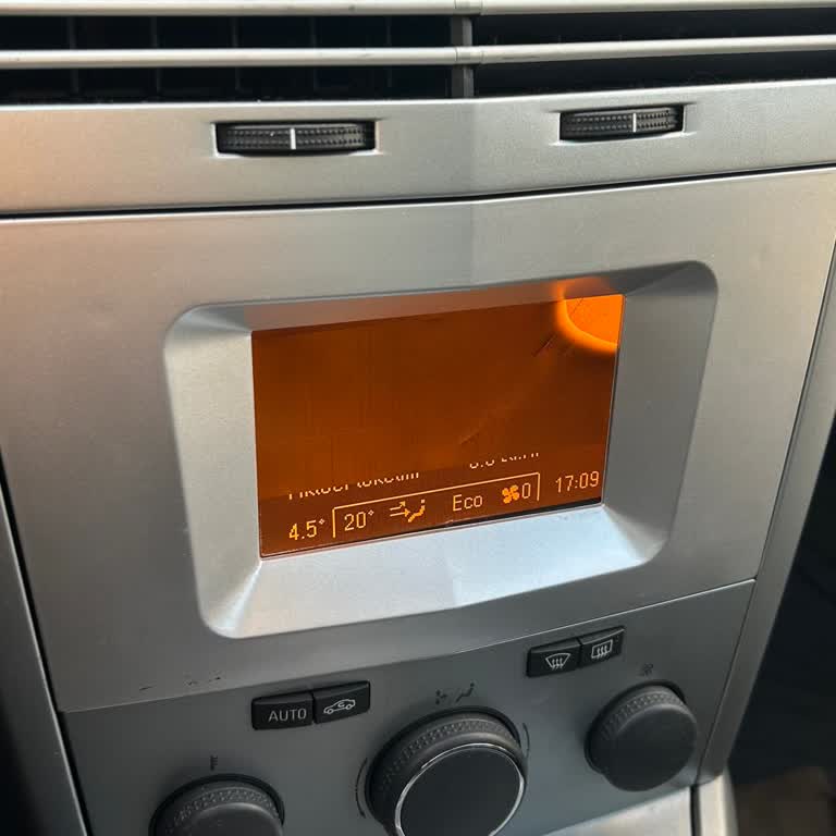 Orijinal Multimedya Ekranı Kırıldı, Söz Verilen Değişim Gerçekleşmedi