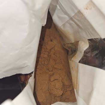 Açık Çekilmiş Türk Kahvesi Kavrulmamış Ve Çamur Gibi Tadıyla Hayal Kırıklığı