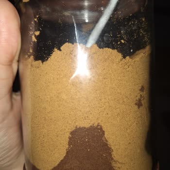 Açık Çekilmiş Türk Kahvesi Kavrulmamış Ve Çamur Gibi Tadıyla Hayal Kırıklığı