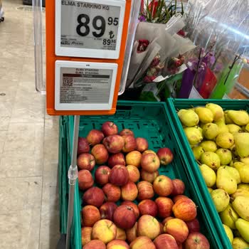 Kasiyerin Saygısız Üslubu Ve Üstünlük Taslayan Tutumu