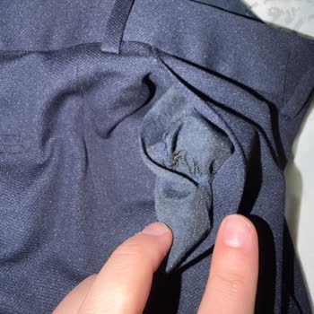 Kısa Paça Ve Yırtık Cep: Kiğılı Takım Elbisesinde Hatalı Ürün