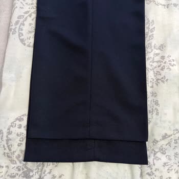 Kısa Paça Ve Yırtık Cep: Kiğılı Takım Elbisesinde Hatalı Ürün