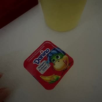 Danone Tikveşli Danino Yoğurdun İçinde Siyah Bir Leke