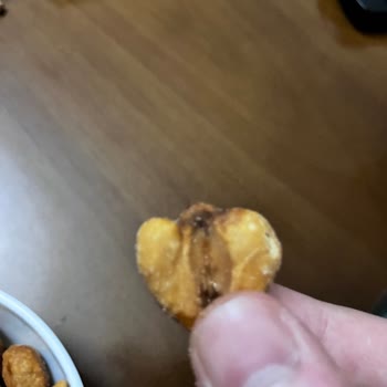 Kuruyemişte Doğallık Ve Güven Sorunu: Büyük Fıstıklar Ve Şaşırtıcı Fındık Şekli