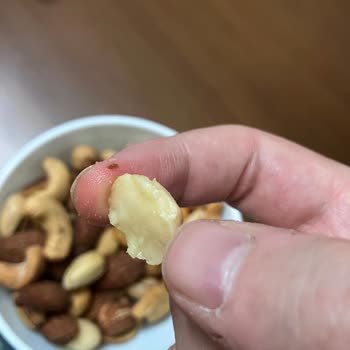 Kuruyemişte Doğallık Ve Güven Sorunu: Büyük Fıstıklar Ve Şaşırtıcı Fındık Şekli