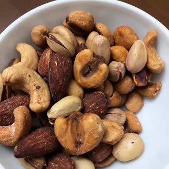 Kuruyemişte Doğallık Ve Güven Sorunu: Büyük Fıstıklar Ve Şaşırtıcı Fındık Şekli