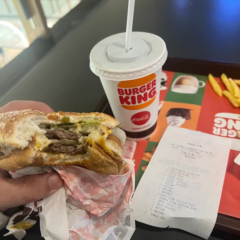 Yanıltıcı Sunumda Görseldeki Big King Menüyle Uyuşmayan Küçük Burger Ve Az Patates