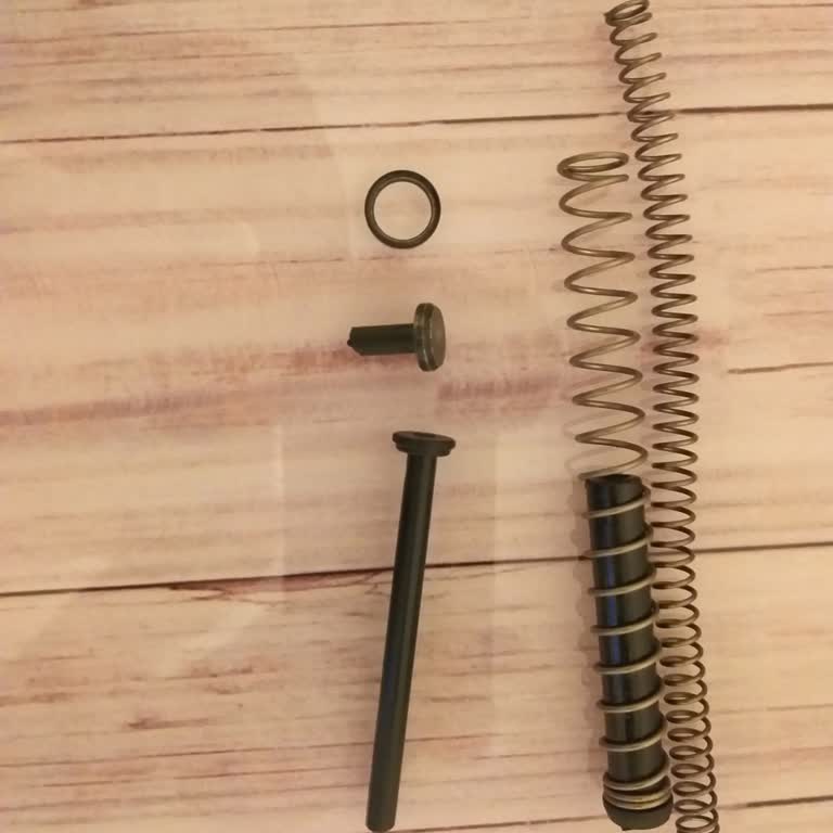 Sarsılmaz Silah Sadece Temizlik Sonrası Silahı Toplama Aşamasında Plastik Parça Kırıldı Ve Dağıldı