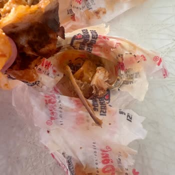 Kırmızı Dönerde Kocaman Kemik Bulgusu Ve Çözüm Sunulmaması