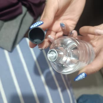 Karşıyaka DeFacto Mağazasından Boş Parfüm Aldım, Hemen Değişim İstiyorum