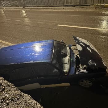 Petlas Lastik Petlas Kış Lastiği Yağmurlu Havada Kaydı, Kaza Ve Araç Pert Oldu