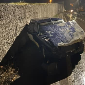 Petlas Lastik Petlas Kış Lastiği Yağmurlu Havada Kaydı, Kaza Ve Araç Pert Oldu