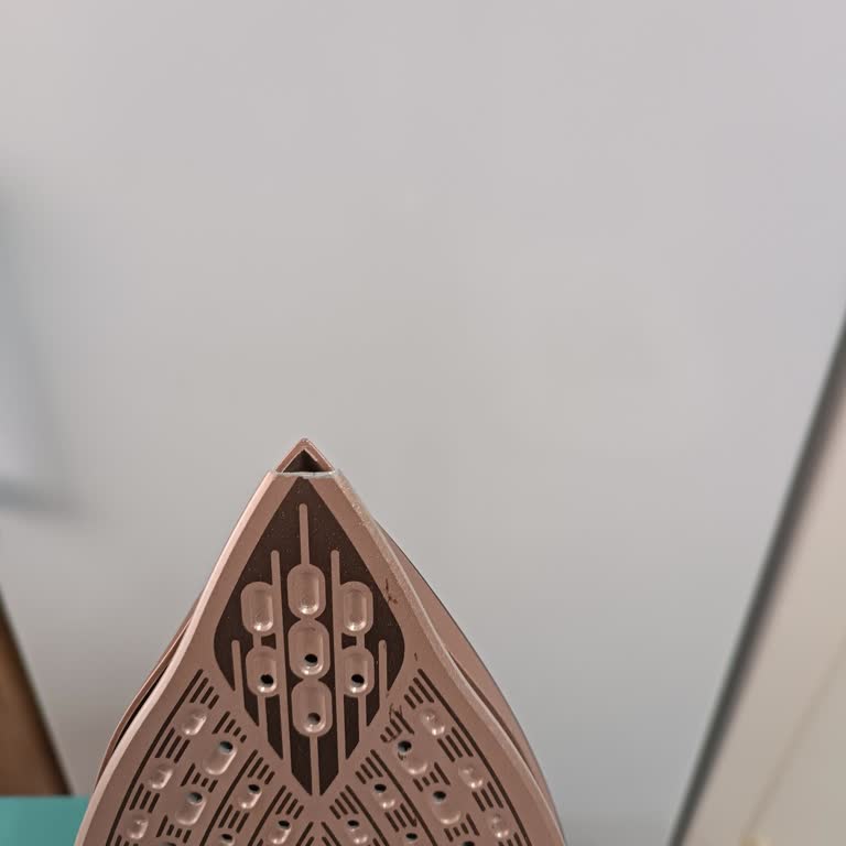 Philips Azur 8000 Ütüsü Hafif Çarpma Sonrası Tabanı Kırıldı, Garanti Kapsamı Dışında Tutulması