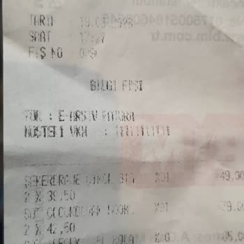 BİM Şubesinde Bebek Sütü Son Kullanma Tarihi Geçmiş Olarak Satılıyor